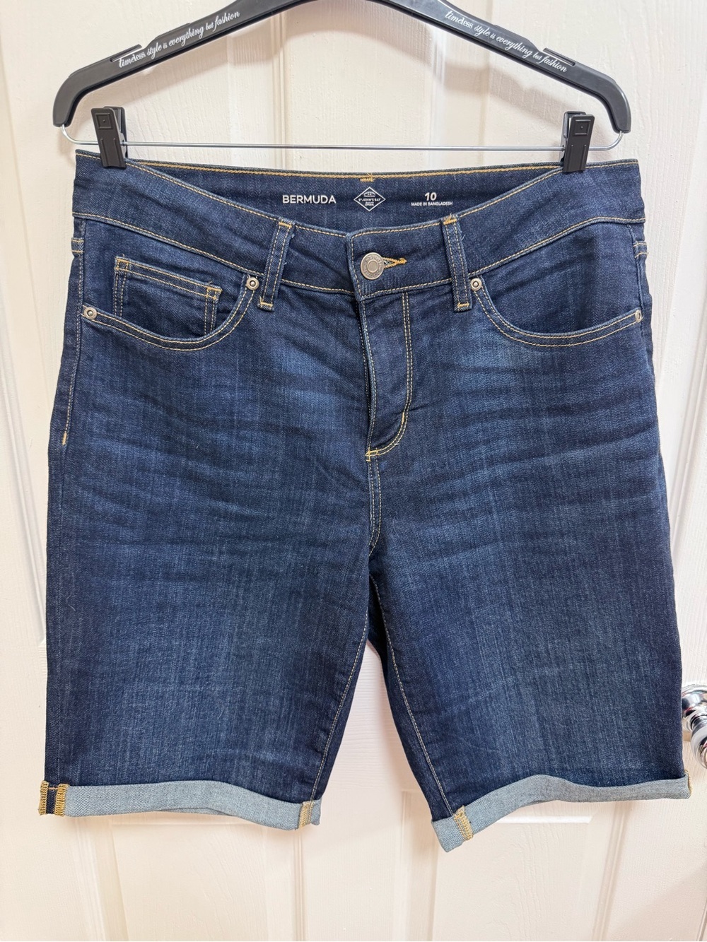 NWT St. John’s Bay Bermuda Denim Shorts in Dark Blue Sapphire, Size 10